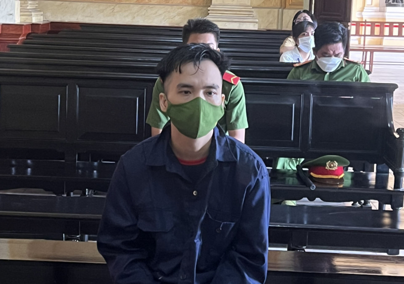 tu xung pho khoa truong dai hoc roi lam gia hop dong lua so tien cuc khung 