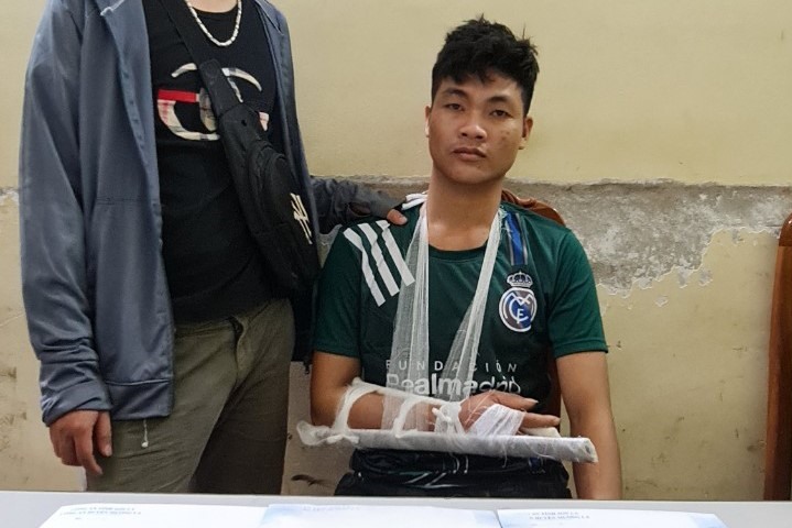 bi vay bat thanh nien son la ship ma tuy treo len mai nha de nhay xuong