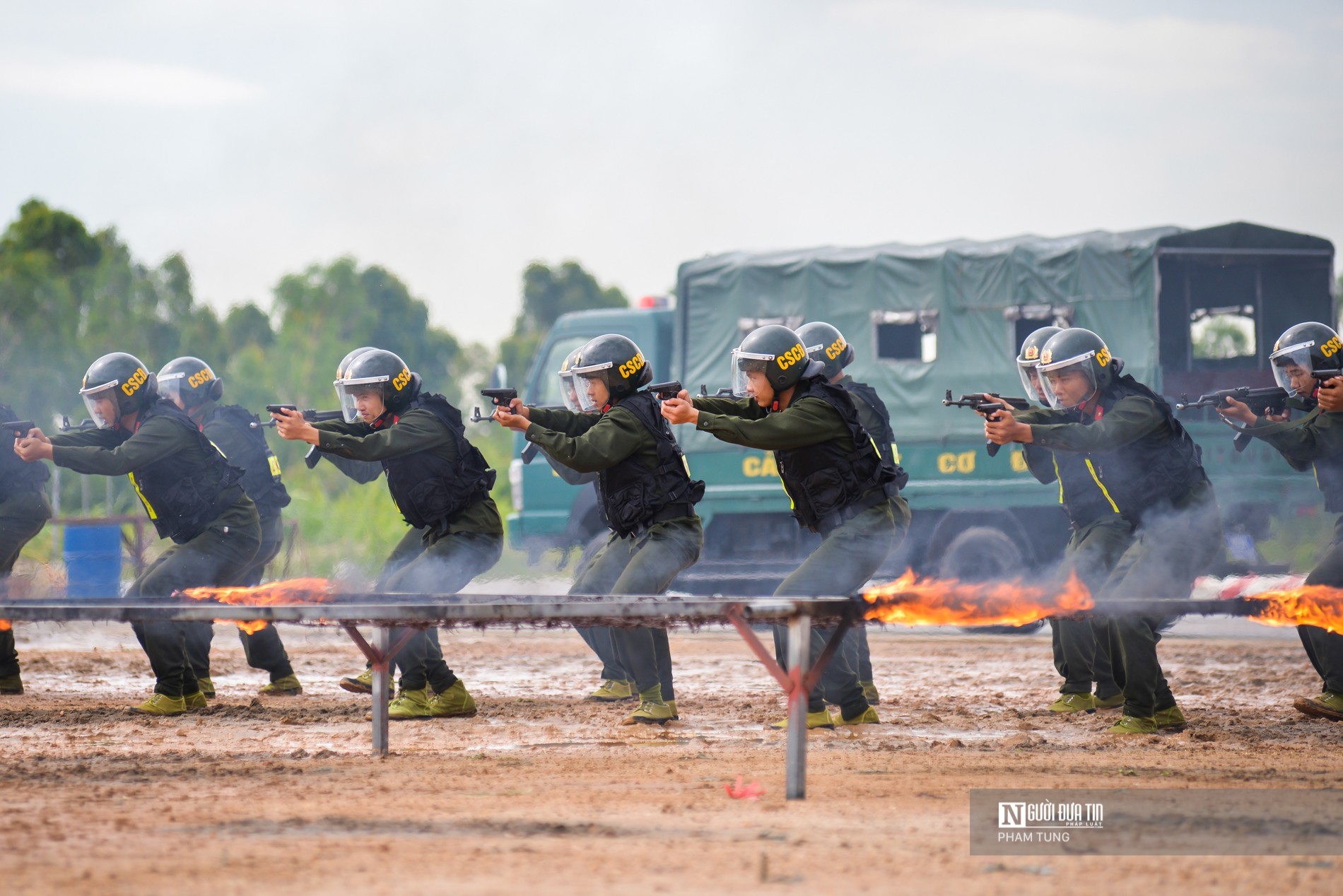 nghien cuu trang bi may bay khong nguoi lai khinh khi cau cho canh sat co dong 2