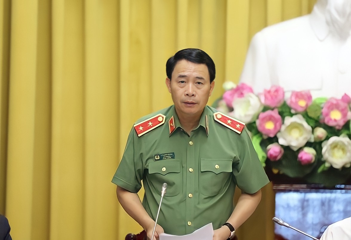 nghien cuu trang bi may bay khong nguoi lai khinh khi cau cho canh sat co dong