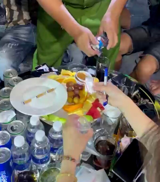 dot kich vu truong nha trang lodge nhieu nam thanh nu tu quay cuong trong tieng nhac dot kich vu truong nha trang lodge nhieu nam thanh nu tu quay cuong trong tieng nhac