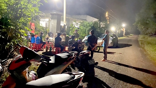 tin tuc phap luat moi nhat ngay 27 7 bat qua tang 4 doi nam nu dang mua ban dam trong co so massage 2 tin tuc phap luat moi nhat ngay 27 7 bat qua tang 4 doi nam nu dang mua ban dam trong co so massage 2