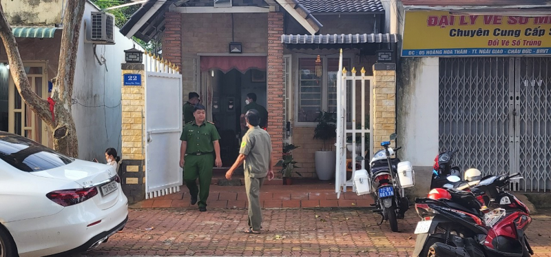 vu nguoi phu nu trinh bao bi trom pha cua cuom hon 1 4 ty sieu trom la ai 2 vu nguoi phu nu trinh bao bi trom pha cua cuom hon 1 4 ty sieu trom la ai 2