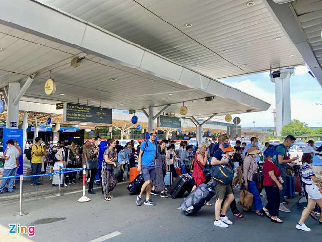 bien nguoi do ve san bay noi bai tan son nhat dip nghi le 2 9 5 bien nguoi do ve san bay noi bai tan son nhat dip nghi le 2 9 5