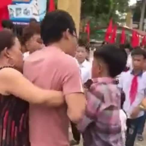 vu nam sinh lop 8 o phu tho bi hanh hung tai cong truong hieu truong noi gi vu nam sinh lop 8 o phu tho bi hanh hung tai cong truong hieu truong noi gi