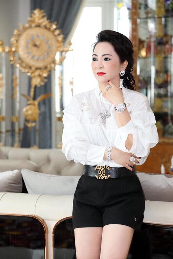 ngan 98 va luong bang quang bat ngo len tieng ung ho ba phuong hang giua lum xum cach mat nghe si 02