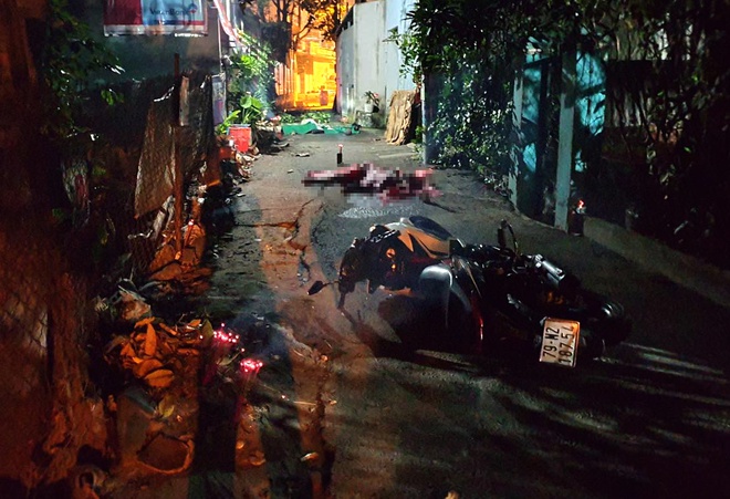 binh duong xe may kep 3 mat lai lao vao tuong 2 nguoi tu vong tai cho 01