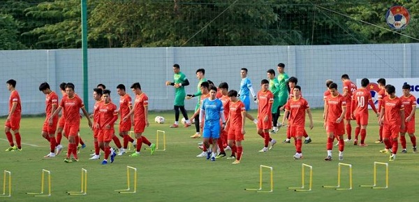 hlv park hang seo da co day du tinh anh trong doi hinh 01