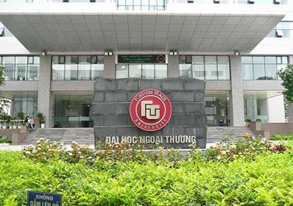 sinh vien dai hoc ngoai thuong tam dung toi truong den het thang 6 01