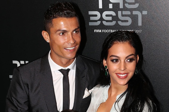 ban gai len tieng chot ha doi bong cua ronaldo trong mua giai moi 01