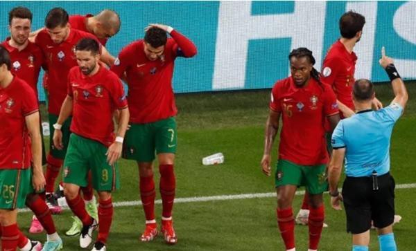 euro 2020 lap cu dup penalty ronaldo bi cdv qua khich nem thang trai coca vao mat 02 euro 2020 lap cu dup penalty ronaldo bi cdv qua khich nem thang trai coca vao mat 02