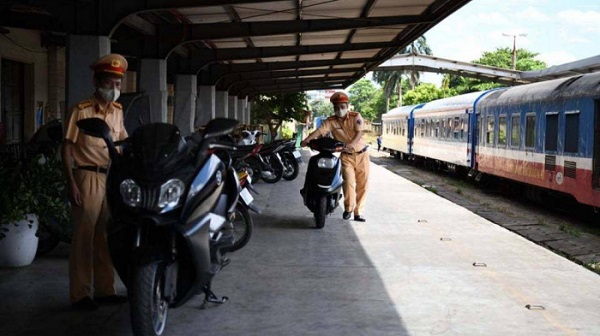 tinh trang buon lau gian lan thuong mai tren tuyen duong sat mua dich 011