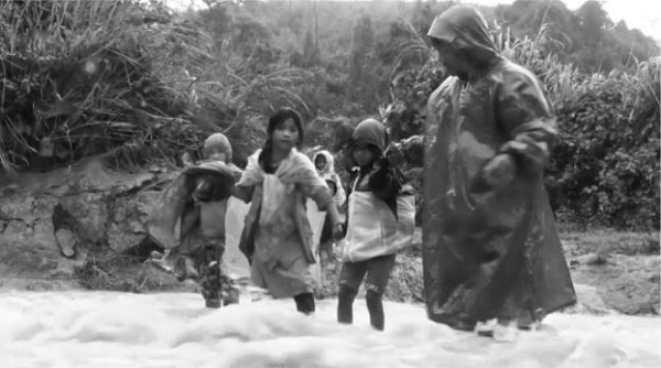 tinh nguoi dat do tu chuyen cau tro ngheo bi giu hoc ba 02