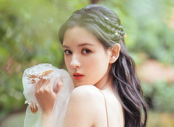 ban gai cu cua thieu gia giau nhat trung quoc bi boc phot sua ca mat de co nhan sac nu than 01