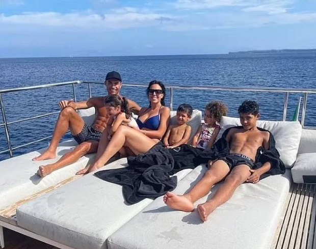 cristiano ronaldo mang sieu du thuyen gan 200 ty dong di xa hoi sau that bai tai euro 2020 01 cristiano ronaldo mang sieu du thuyen gan 200 ty dong di xa hoi sau that bai tai euro 2020 01