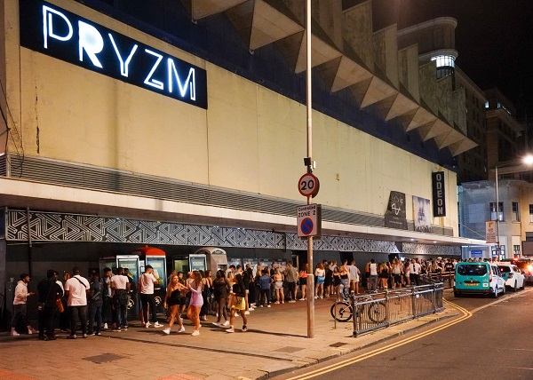 khong khi cuong nhiet tro lai voi nguoi anh trong ngay tu do 02