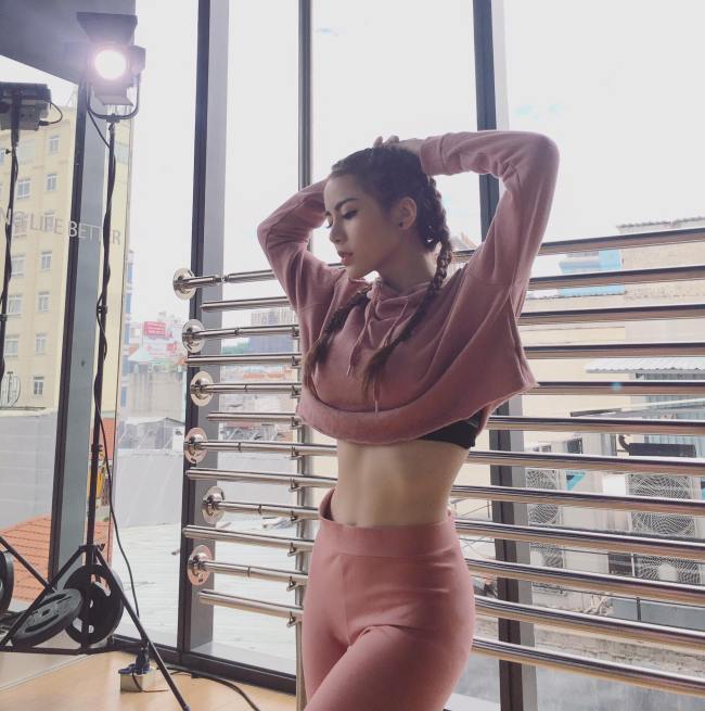my nhan goi cam la tinh tin don cua ngo kien huy tung gay xon xao voi show nu hoang quyen ru 10 my nhan goi cam la tinh tin don cua ngo kien huy tung gay xon xao voi show nu hoang quyen ru 10