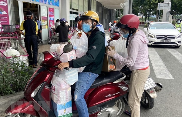 nguoi dan tp hcm do xo di mua hang hoa tich tru truoc gio siet chat gian cach 07