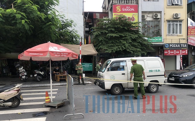 cua hang banh bao phuong bi dong cua vi de khach chen chuc xep hang 03 cua hang banh bao phuong bi dong cua vi de khach chen chuc xep hang 03