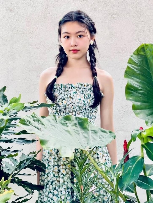 co be lo lem 15 tuoi nha quyen linh gay sot voi ve dep va khi chat nhu hoa hau 02 co be lo lem 15 tuoi nha quyen linh gay sot voi ve dep va khi chat nhu hoa hau 02