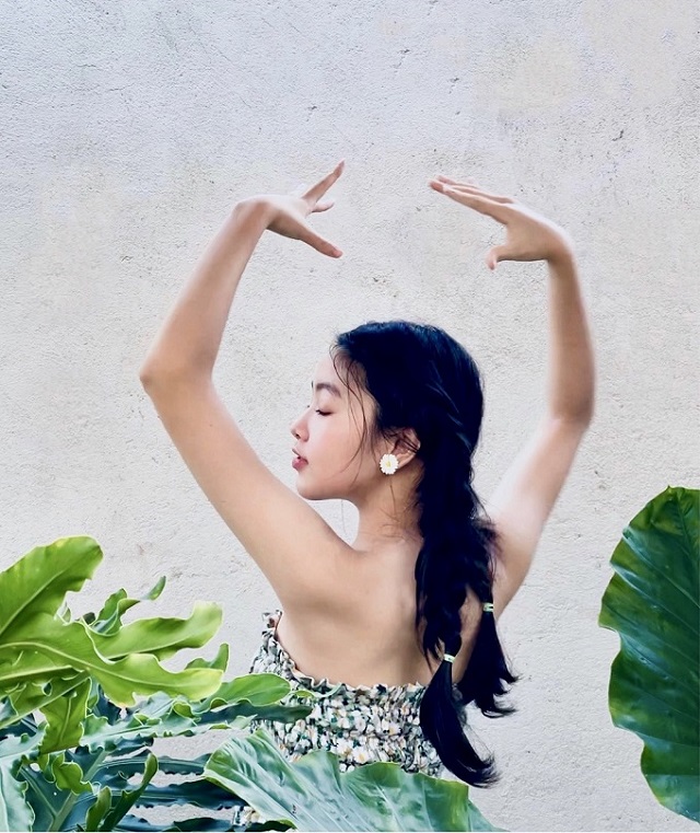 co be lo lem 15 tuoi nha quyen linh gay sot voi ve dep va khi chat nhu hoa hau 03 co be lo lem 15 tuoi nha quyen linh gay sot voi ve dep va khi chat nhu hoa hau 03