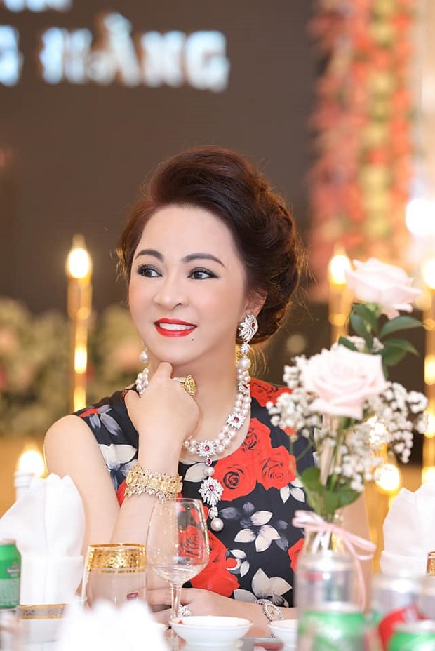 lo anh ngay xua cua ba nguyen phuong hang chang trach dai gia dung lo voi lai yeu chieu vo den vay 06