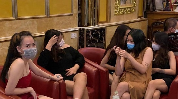 bac giang 38 nguoi bi bat qua tang tu tap hat karaoke chui giua mua dich 01 bac giang 38 nguoi bi bat qua tang tu tap hat karaoke chui giua mua dich 01