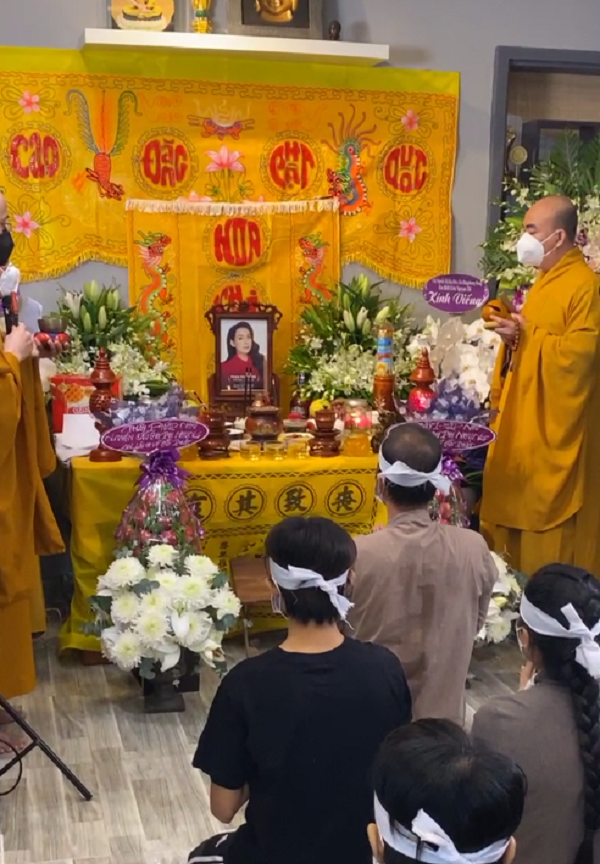 ho van cuong tieu tuy deo khan tang buon ba trong le cau sieu nghe si phi nhung 01 ho van cuong tieu tuy deo khan tang buon ba trong le cau sieu nghe si phi nhung 01