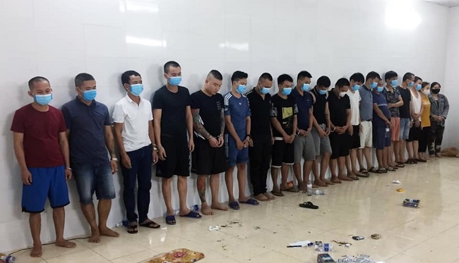 nghe an triet pha soi bac khung nup bong trang trai nuoi ga 01 nghe an triet pha soi bac khung nup bong trang trai nuoi ga 01