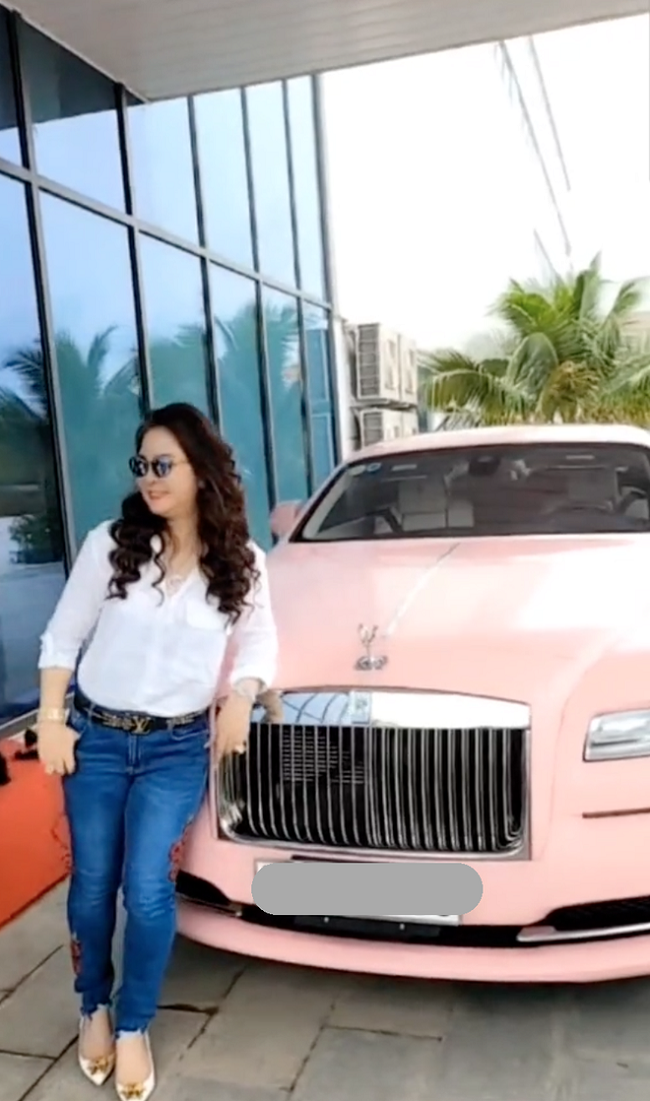 ba phuong hang khoe xe hong sieu xin mui tran 2 cua co may trieu do thoi ma 01 ba phuong hang khoe xe hong sieu xin mui tran 2 cua co may trieu do thoi ma 01