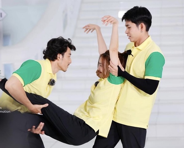 jun pham bi soi ban tay hu trong running man cac sao nam khac thi sao 02 jun pham bi soi ban tay hu trong running man cac sao nam khac thi sao 02