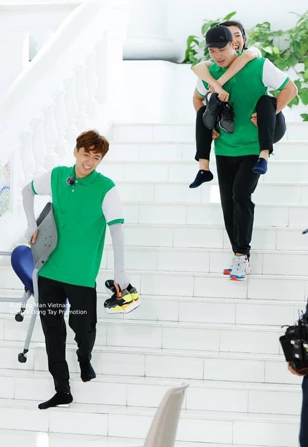 jun pham bi soi ban tay hu trong running man cac sao nam khac thi sao 05 jun pham bi soi ban tay hu trong running man cac sao nam khac thi sao 05