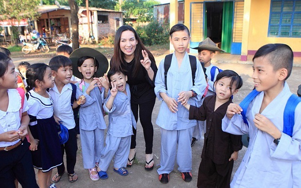 ty phu hoang kieu nhan nuoi 23 nguoi con cua phi nhung ba phuong hang noi chi can 10 trieu do khong can dua sang my 03 ty phu hoang kieu nhan nuoi 23 nguoi con cua phi nhung ba phuong hang noi chi can 10 trieu do khong can dua sang my 03