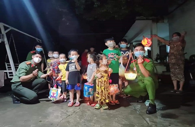 3 thang chong dich va nhat ky tuyen dau day xuc dong 03 3 thang chong dich va nhat ky tuyen dau day xuc dong 03