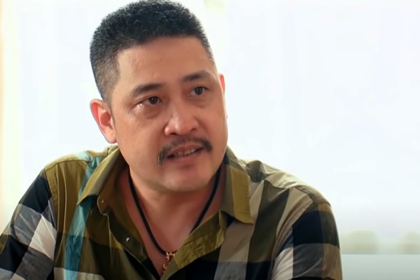 ong tan huong vi tinh than tren phim gian xao dao hoa ngoai doi chi muon o nha voi vo con 01 ong tan huong vi tinh than tren phim gian xao dao hoa ngoai doi chi muon o nha voi vo con 01