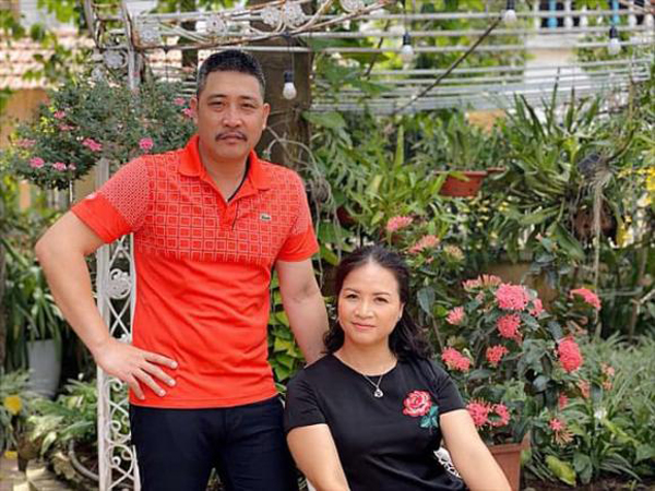 ong tan huong vi tinh than tren phim gian xao dao hoa ngoai doi chi muon o nha voi vo con 06 ong tan huong vi tinh than tren phim gian xao dao hoa ngoai doi chi muon o nha voi vo con 06
