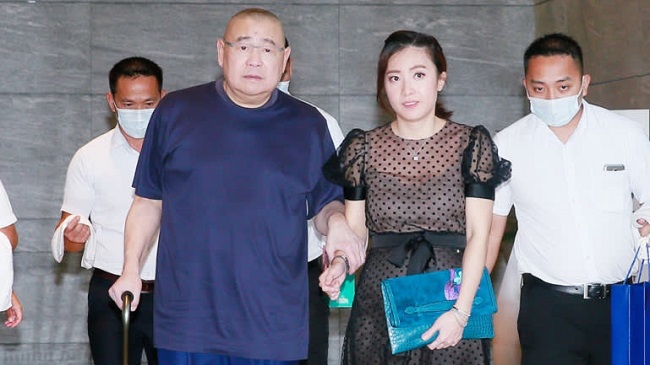 truyen ky hua gia an sup do bi ban be quay lung vi bom no evergrande 02 truyen ky hua gia an sup do bi ban be quay lung vi bom no evergrande 02