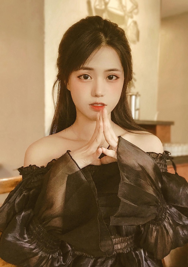 nu streamer ngot ngao ngay tho bi fan yeu cau keo khoa len ngay trong lan dau thu ho 01 nu streamer ngot ngao ngay tho bi fan yeu cau keo khoa len ngay trong lan dau thu ho 01