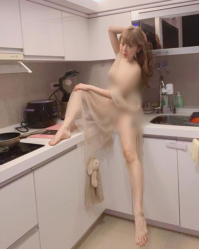hot mom nong bong den nghet tho ru ban than livestream canh tam tran khien nguoi xem tim dap thinh thich 03