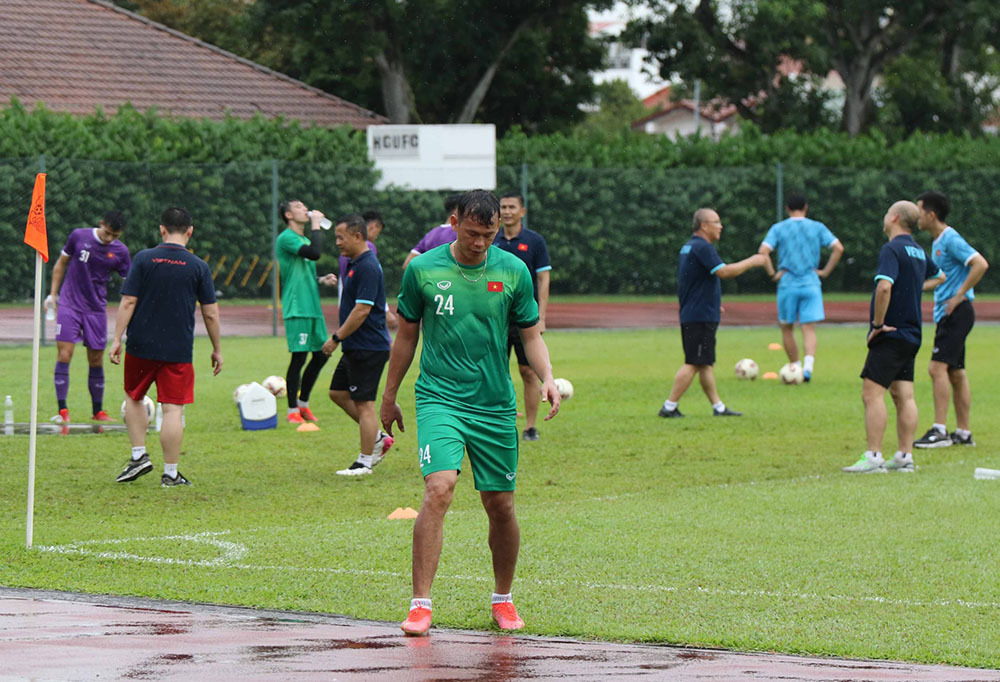 aff cup 2020 doi tuyen viet nam uot sung trong buoi tap dau tien tai singapore 02