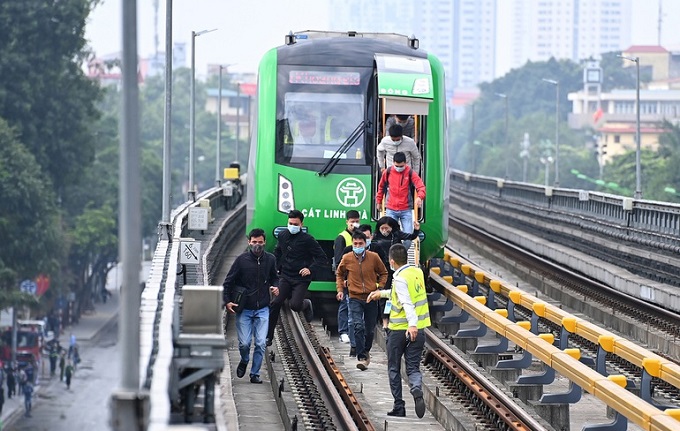 giam doc metro ha noi don vi khong tu ve ra cac tinh huong dien tap bat ngo voi nguoi dan 01