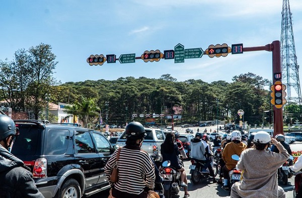 khong co chuyen da lat chay phong khien du khach phai ngu bo ho xuan huong 02 khong co chuyen da lat chay phong khien du khach phai ngu bo ho xuan huong 02