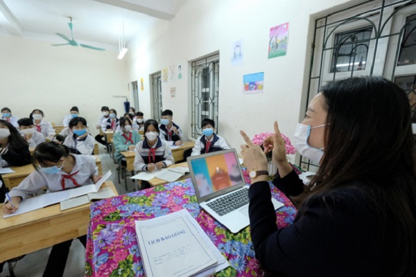 1 tuan truong hoc mo lai eo le canh co tro chuyen tu hoc truc tuyen o nha sang o truong 01 1 tuan truong hoc mo lai eo le canh co tro chuyen tu hoc truc tuyen o nha sang o truong 01