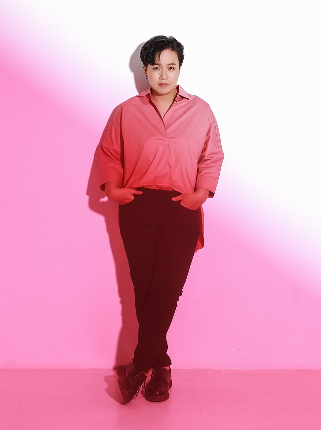 dinh uyen kham pha phan tinh cach noi loan bang ca khuc moi 01