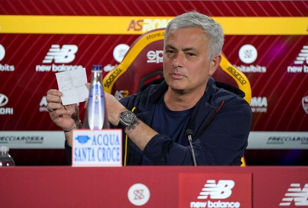 hlv mourinho miet thi phong vien giua hop bao 01 hlv mourinho miet thi phong vien giua hop bao 01