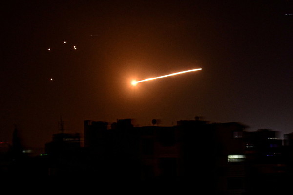 xe quan su syria trung ten lua 10 binh si thiet mang 01 xe quan su syria trung ten lua 10 binh si thiet mang 01