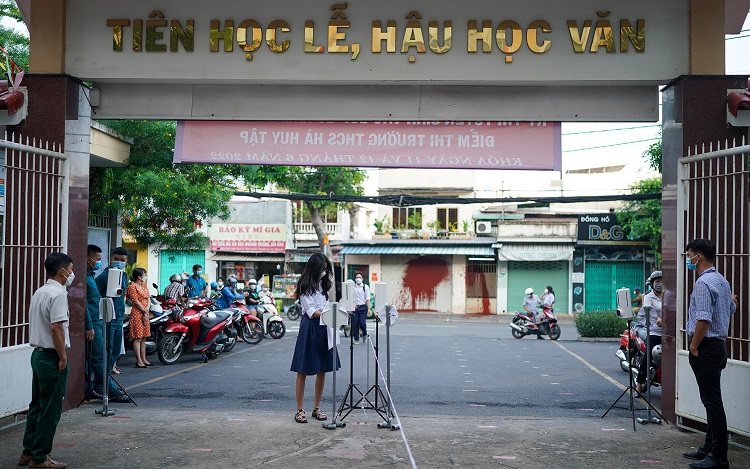 hinh anh cac thi sinh thi mon cuoi cung trong ky tuyen sinh vao 10 o tp hcm 01 hinh anh cac thi sinh thi mon cuoi cung trong ky tuyen sinh vao 10 o tp hcm 01