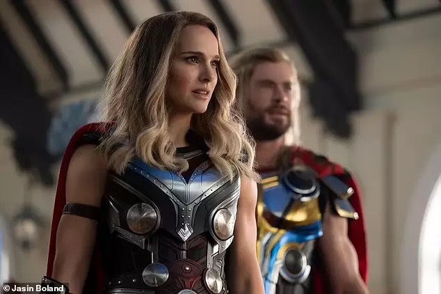 natalie portman ngot ngao trong su kien cong chieu thor love and thunder 4 natalie portman ngot ngao trong su kien cong chieu thor love and thunder 4