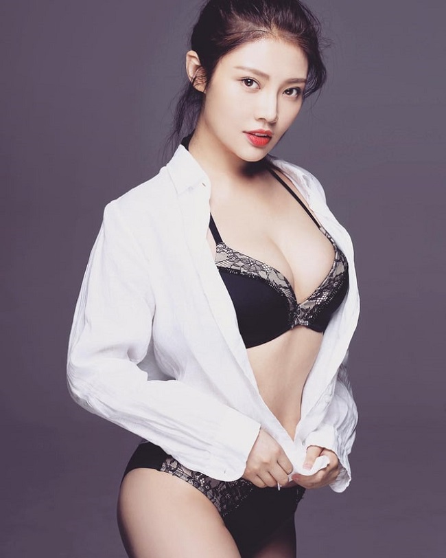 nguoi dep nghien khoe than bo gu goi cam nhung van danh guc moi anh nhin 01
