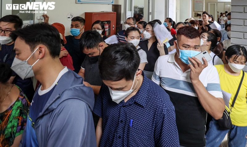 nguoi dan ha noi di tiem vaccine ngua covid 19 tro lai 04 nguoi dan ha noi di tiem vaccine ngua covid 19 tro lai 04